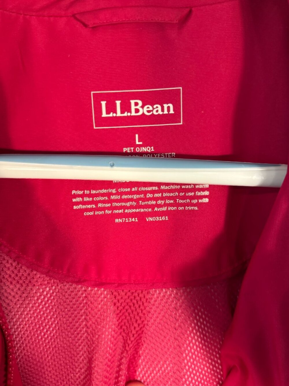 L.L.Bean Hot Pink Mesh-Lined Rain Jacket Waterproof L Petite - Picture 2 of 3